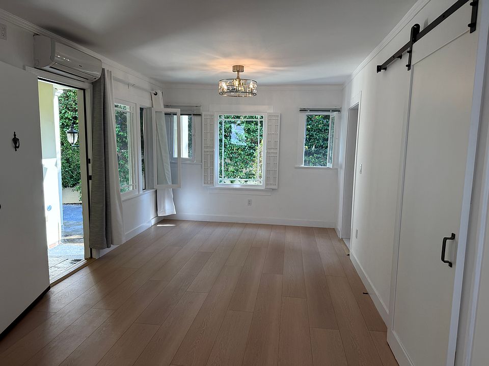 1st image of 8728 Rosewood Ave