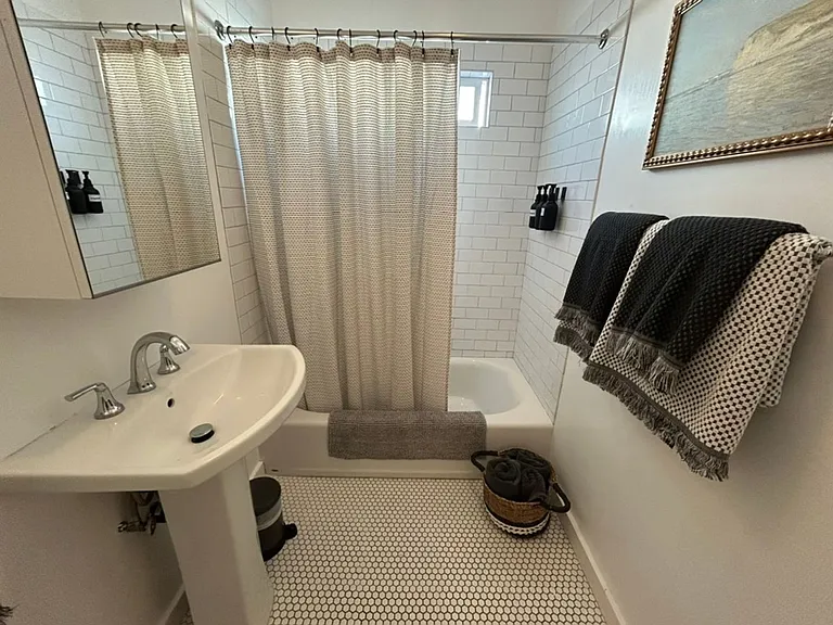1672 S Harvard Blvd — Photo 39