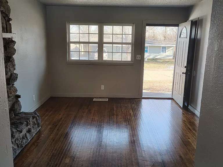 5448 N Johnstown Ave — Photo 4