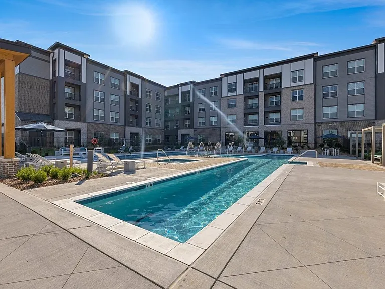 Avenue64 Apartments — Photo 28
