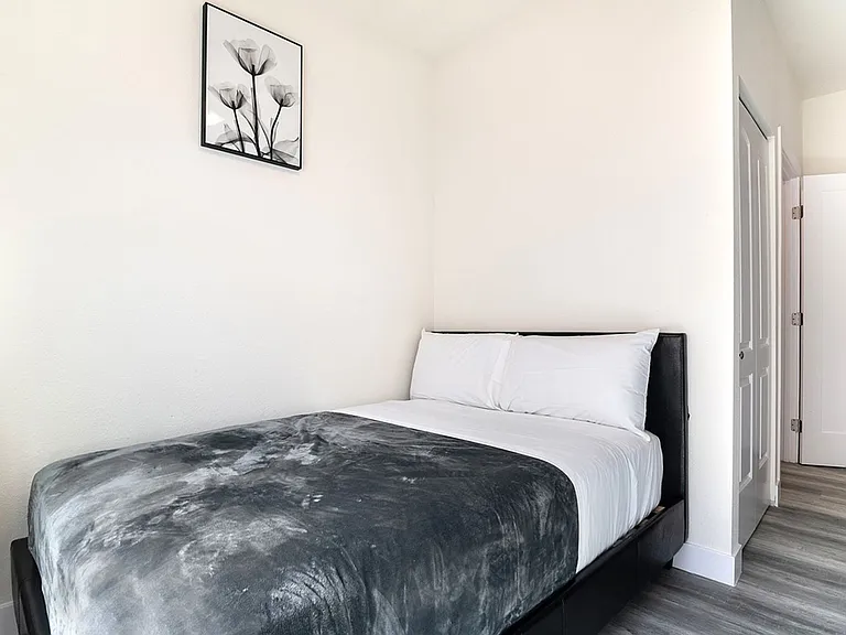 27th Street Studios and One Bedrooms — Photo 15