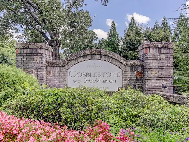 2027 Cobblestone Cir NE — Photo 39