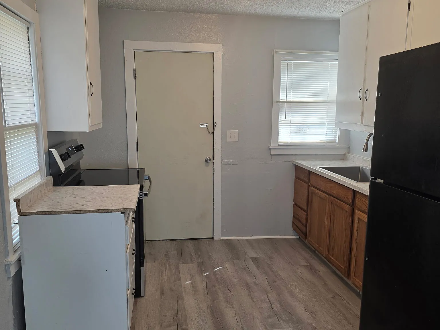 709 N Alameda Street — Photo 4