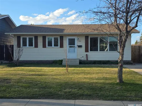 3918 Centennial DRIVE, Saskatoon, SK S7L 5L1