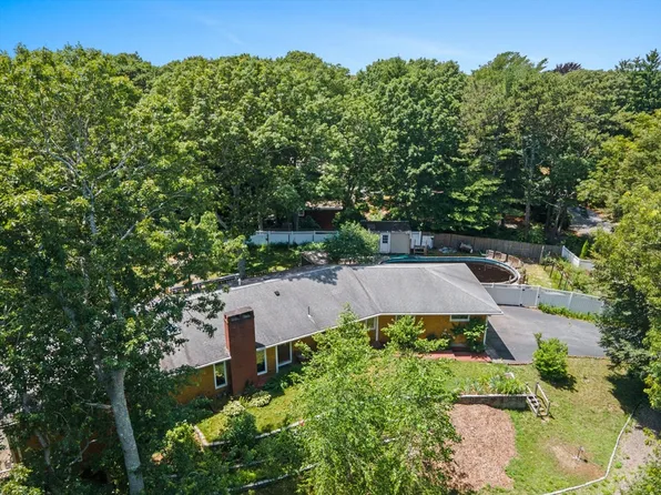 130 Sachem Dr, Barnstable, MA 02630