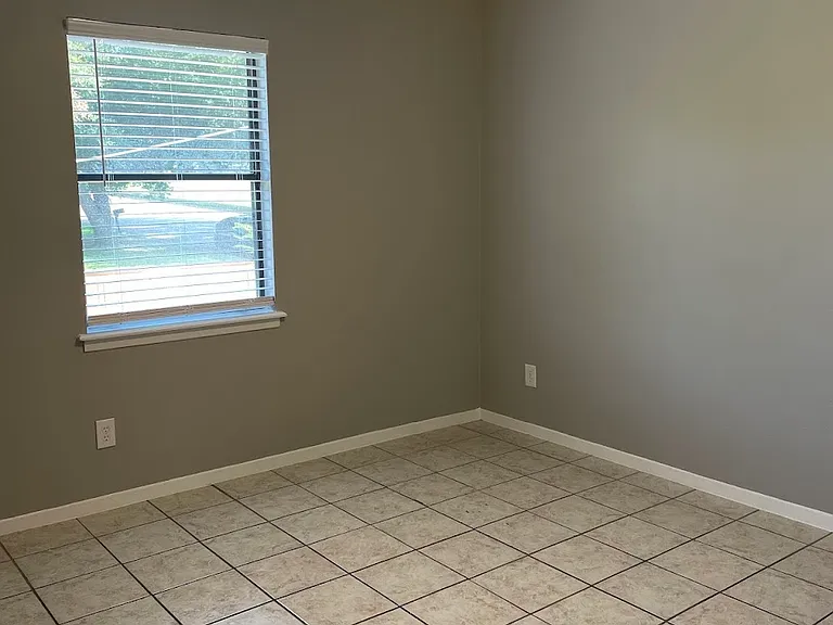 Park Place Apartments — Photo 10
