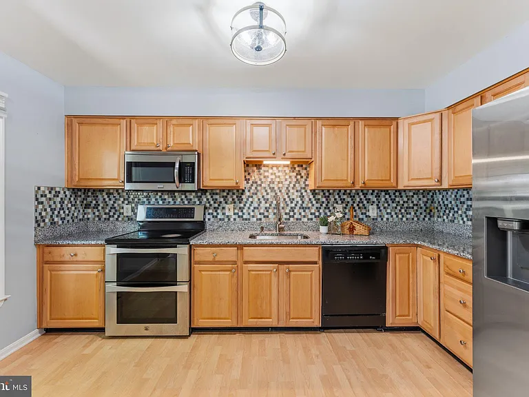 7428 Chummley Ct — Photo 9