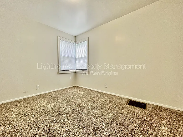 1215 Ottillia St SE #D — Photo 11