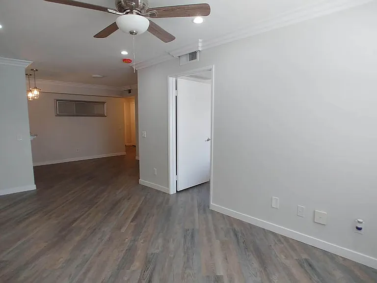 Villa De Adel Apts — Photo 161