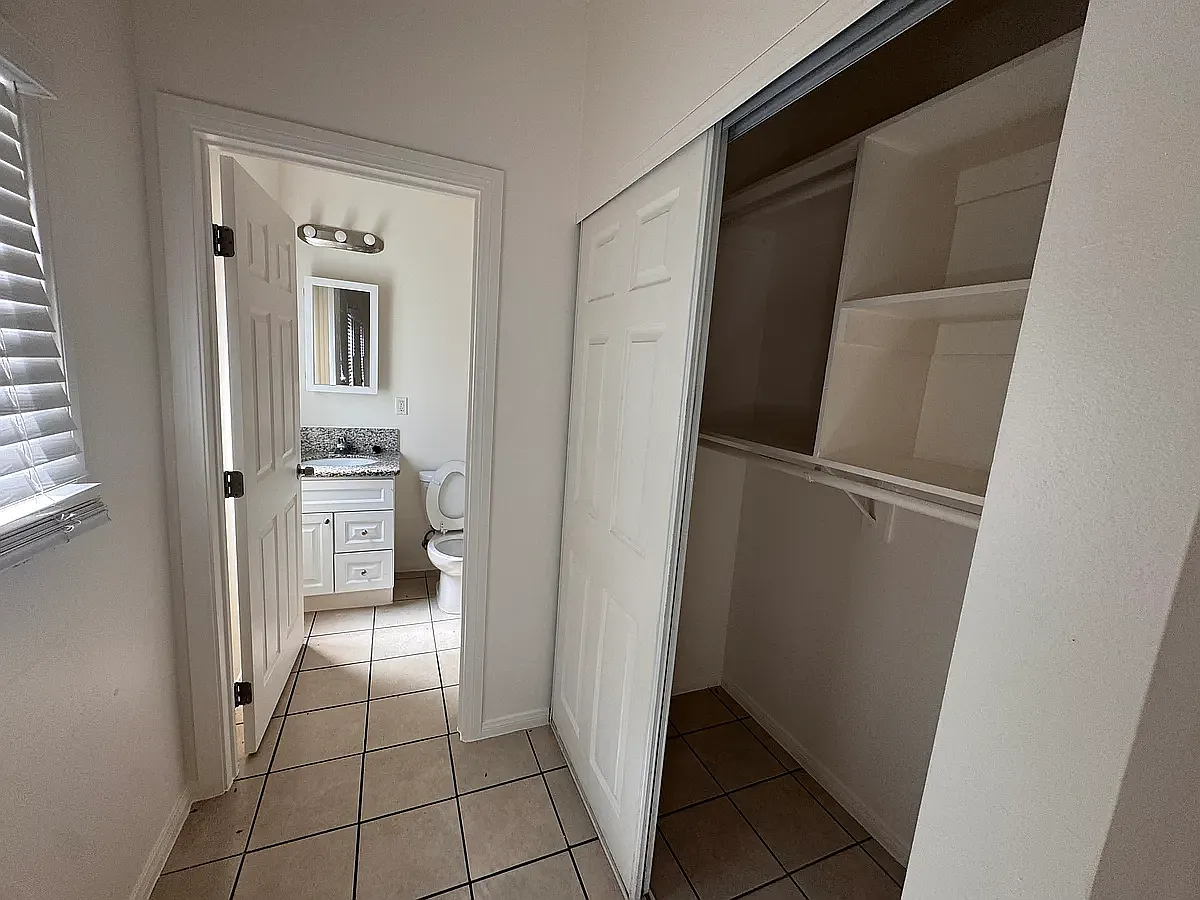 Studio, 450 sqft, $1,600 — Photo 3