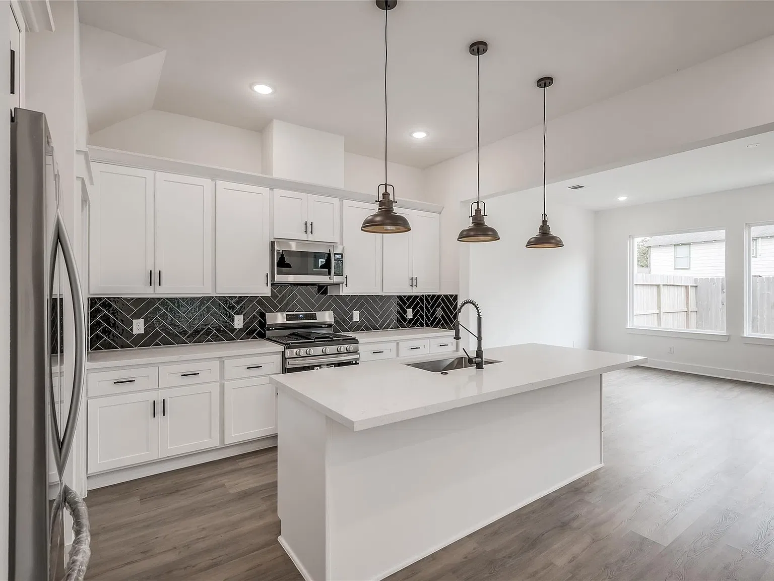 3 bed, 2.5 bath, 1774 sqft, $2,500 — Photo 4