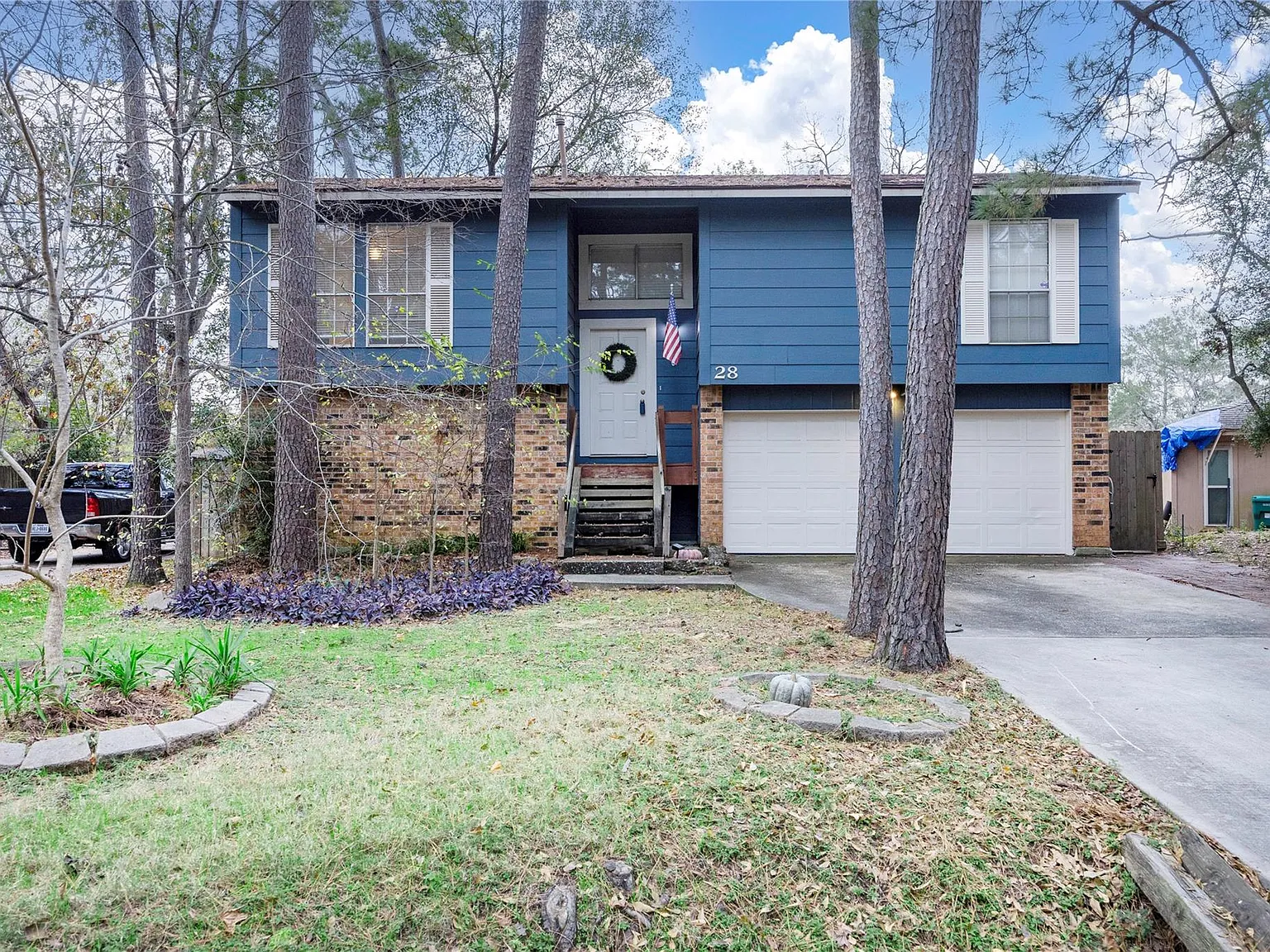 3 bed, 2.0 bath, 1518 sqft, $1,999 — Photo 2