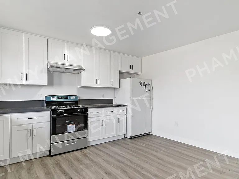 5227 Huntington Dr N #2 — Photo 6