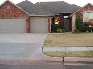 2032 Oxford St, Edmond, OK 73013