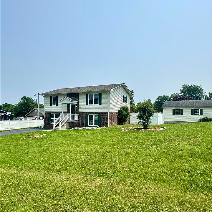 1st image of 212 Country Wood Pl