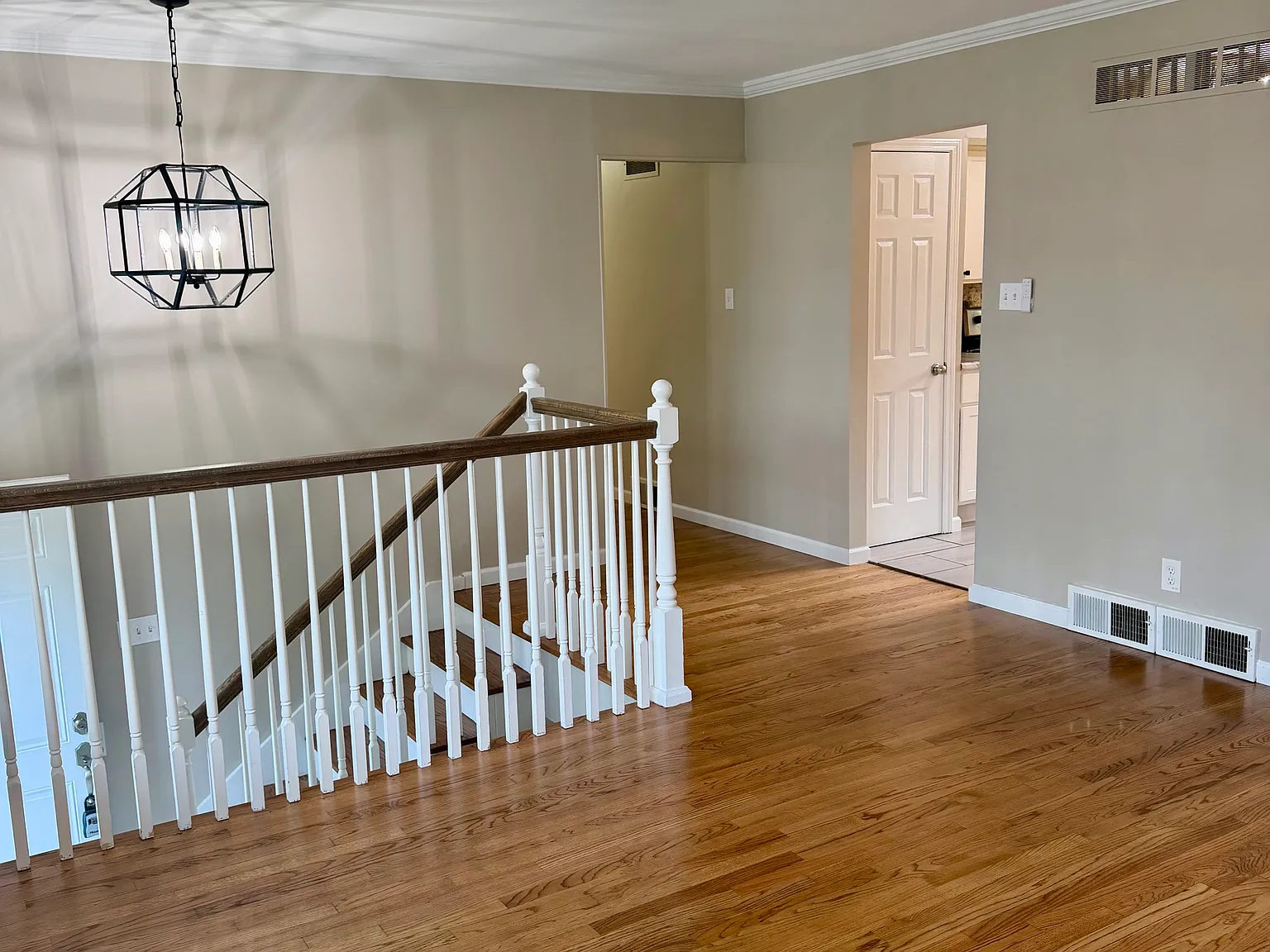 3 bed, 1092 sqft, $2,000 — Photo 3