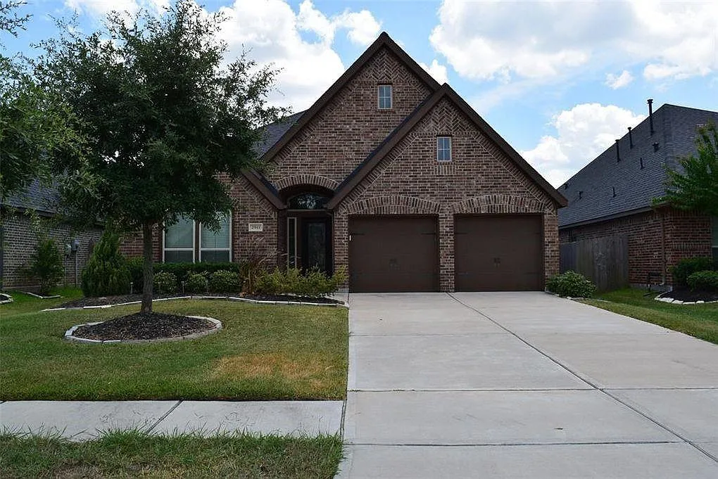 3 bed, 3.0 bath, 2375 sqft, $2,650 — Photo 2