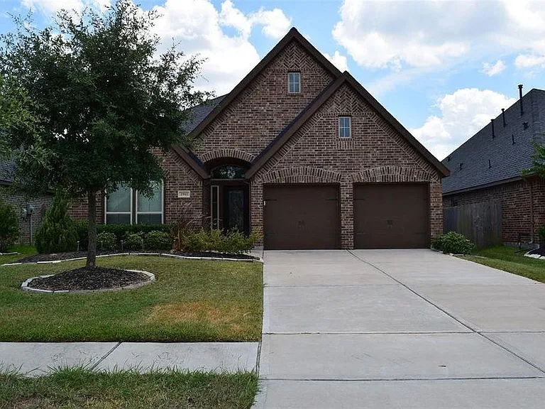 2911 Naples Park Ln — Photo 2