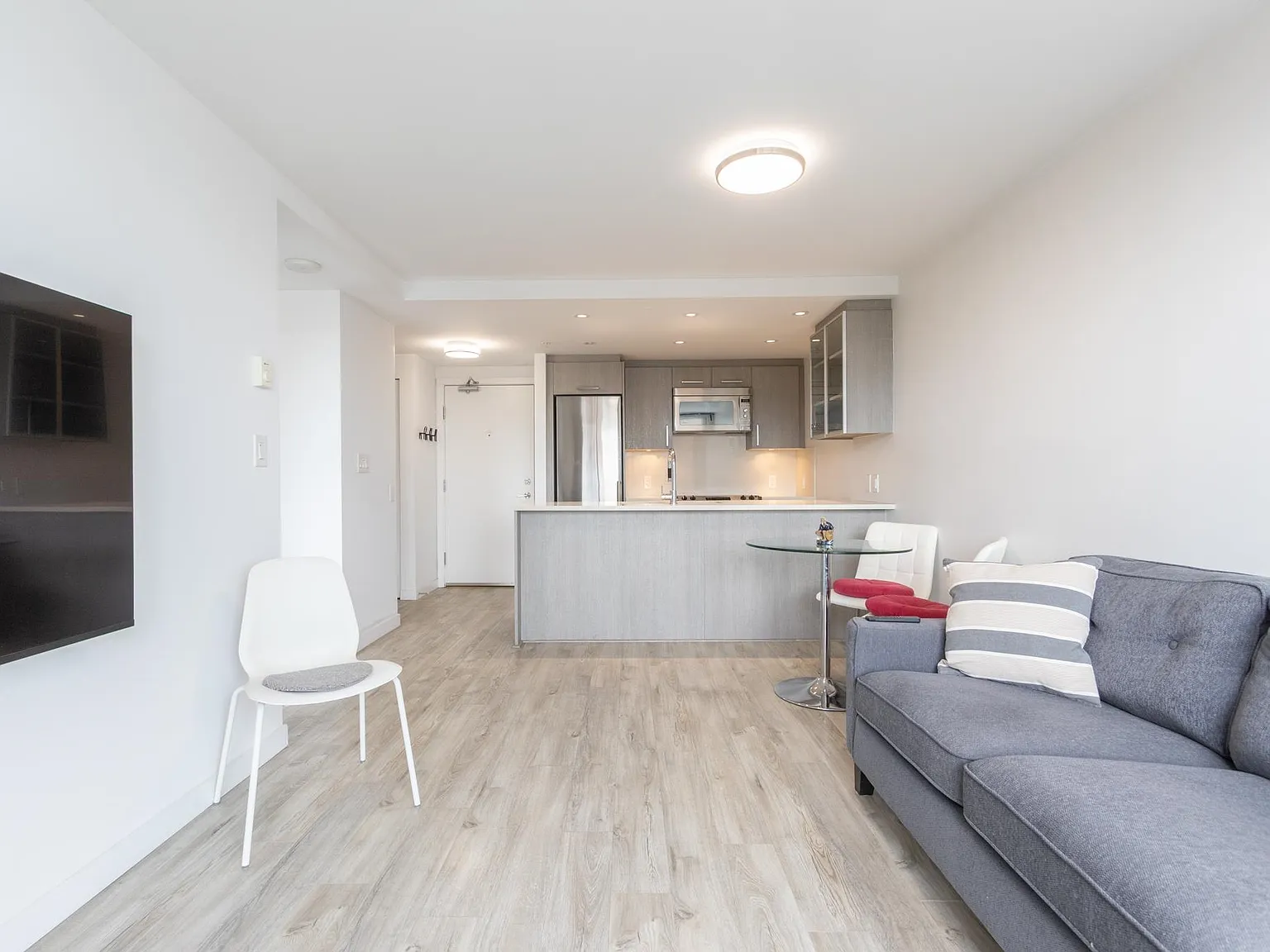 2 bed, 753 sqft, $2,650 — Photo 3