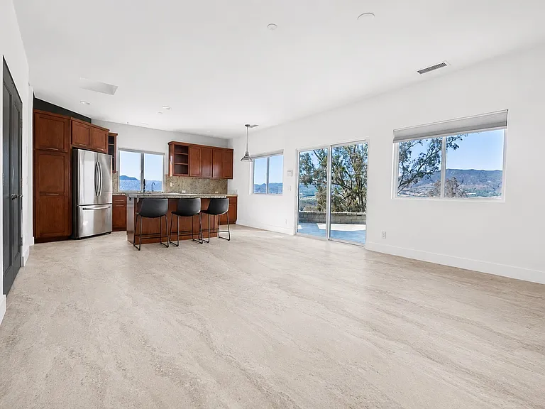 1859 Vista Del Lago — Photo 1