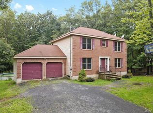 104 Messerle Ct, Bushkill, PA 18324