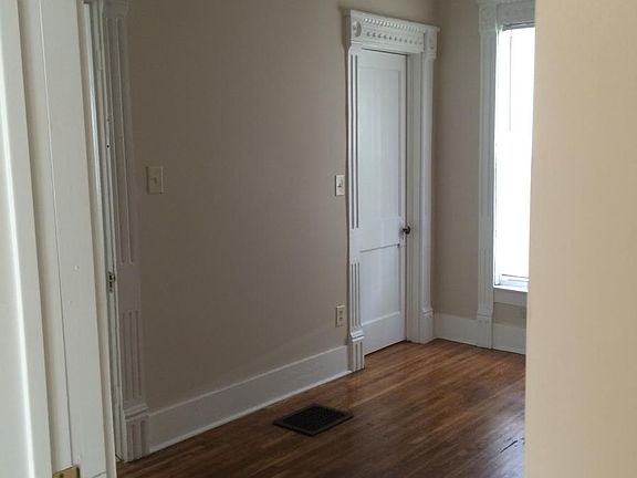 5th image of 1110 N Evans St