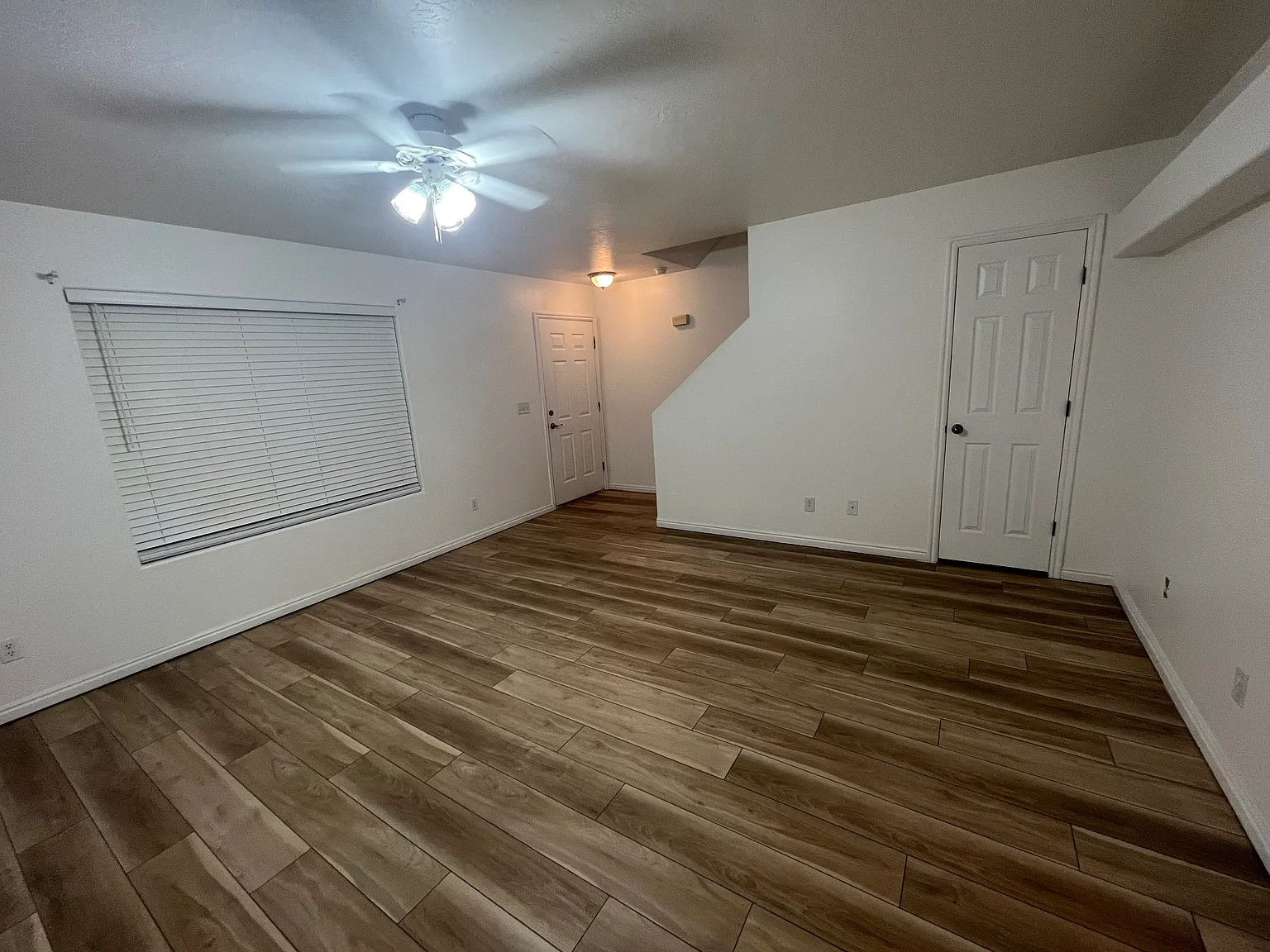3 bed, 2.5 bath, 1373 sqft, $1,350 — Photo 3