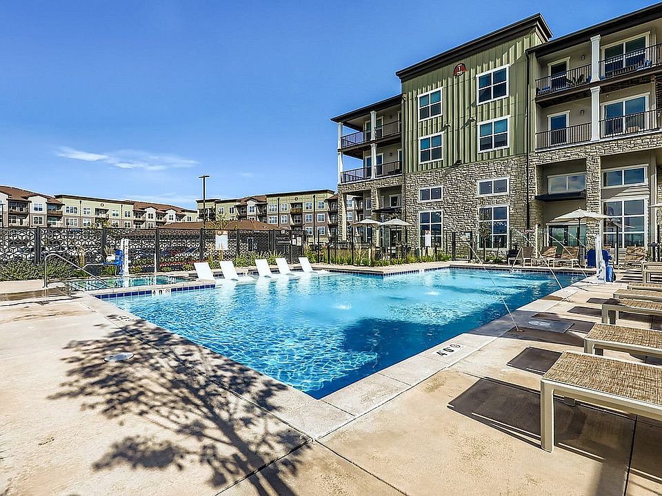 Stone Mesa Swimming Pool