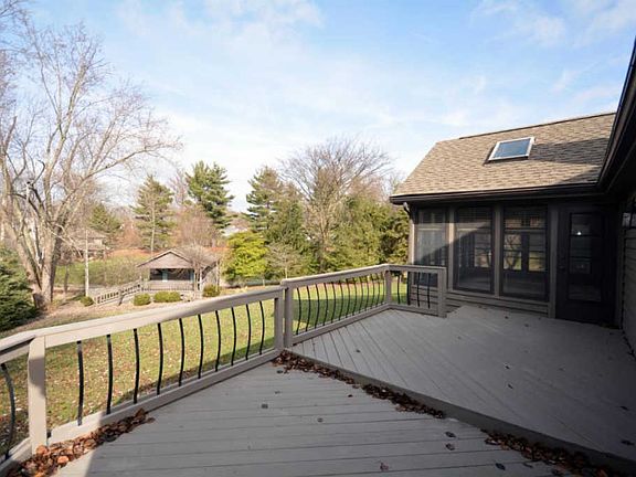 3rd image of 115 Country Cir