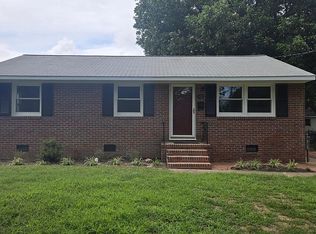 40 Woodbury Forrest Dr, Hampton, VA 23666