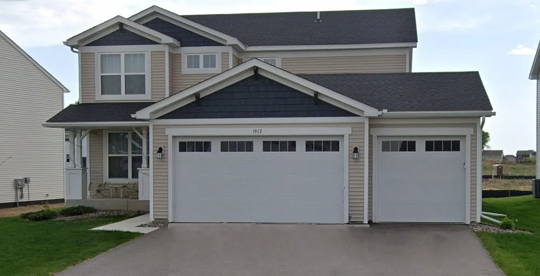 1912 Arbor Ln — Photo 1