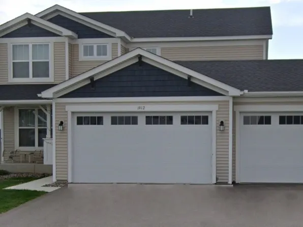 1912 Arbor Ln, Carver, MN 55315