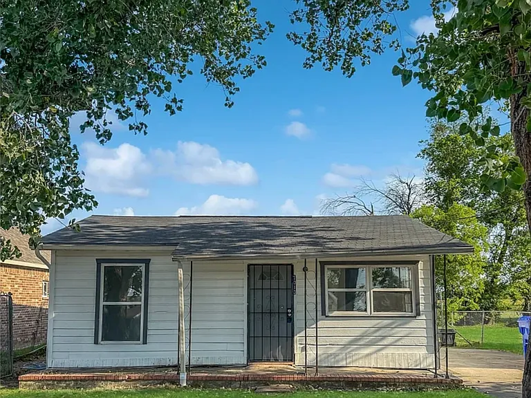 1013 Joe Bailey St — Photo 1