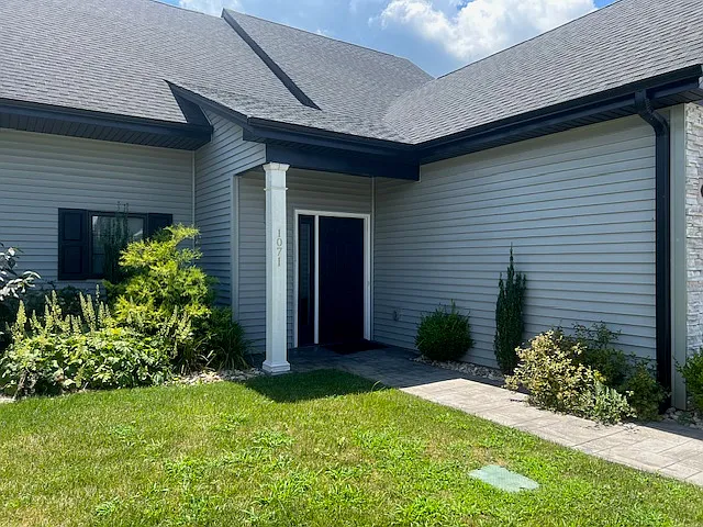 3 bed, 2158 sqft, $2,495 — Photo 2