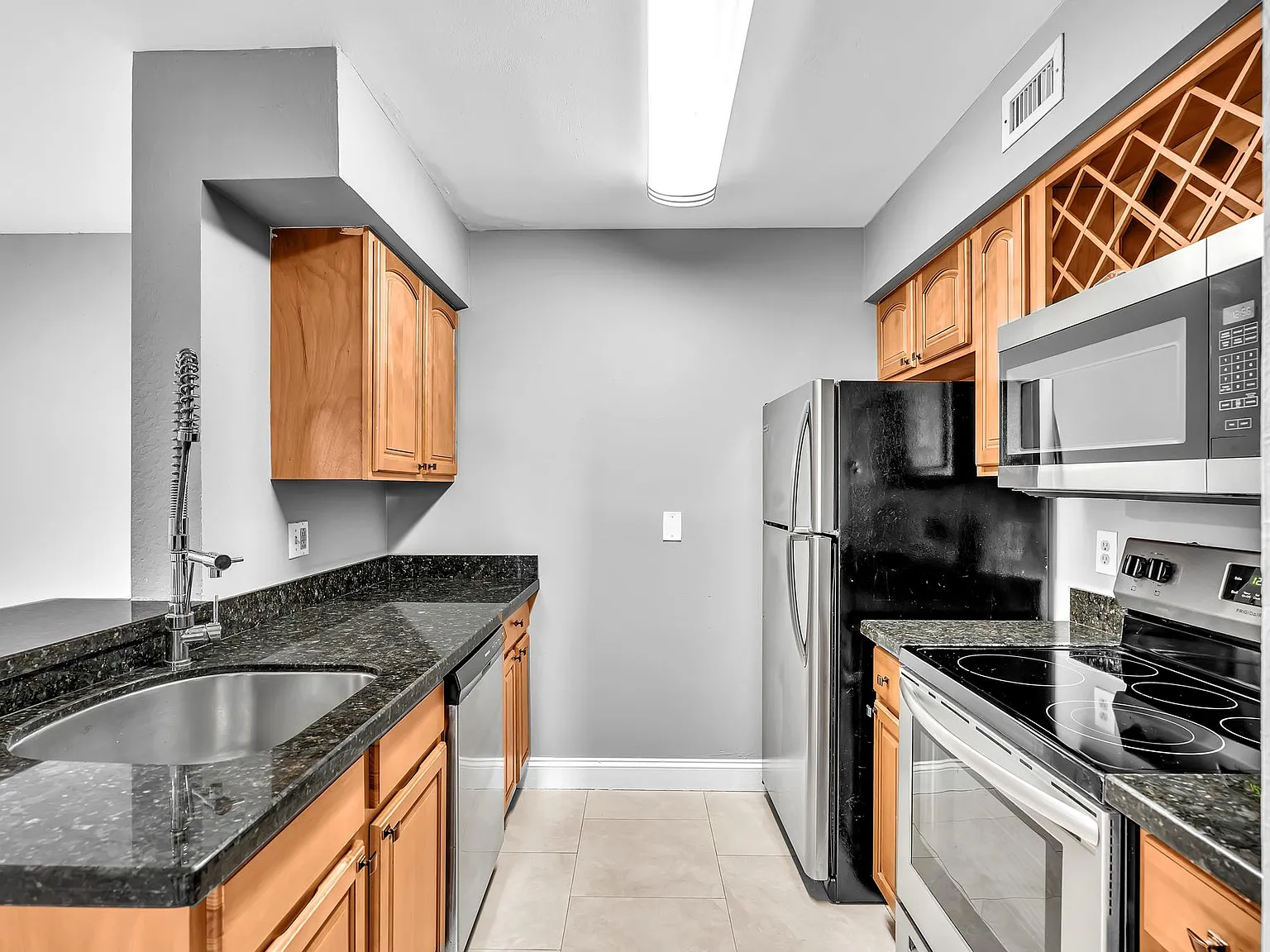 2820 Oakland Forest Dr — Photo 3