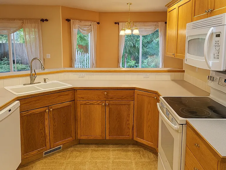 1230 N Hiltonhead Way — Photo 5