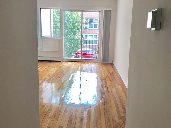 3rd image of 2846 46th St APT 2