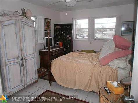 4th image of 2737 NE 28th St APT 11W