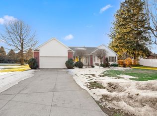 2938 Hanna Dr, Fairview, PA 16415