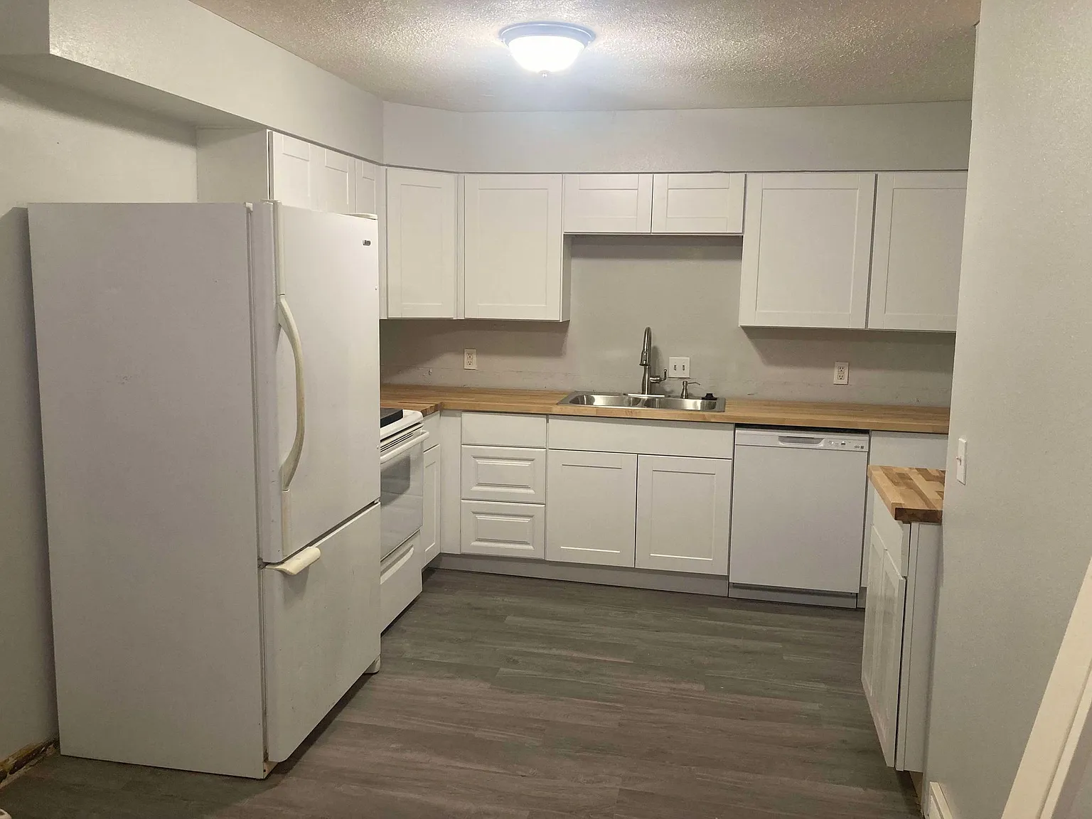 532 E Bridgeport Ave — Photo 1