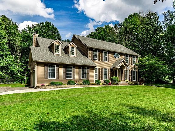 2nd image of 324 Hourglass Ln