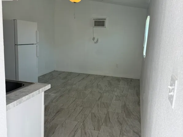 2918 17th St W, Bradenton, FL 34205