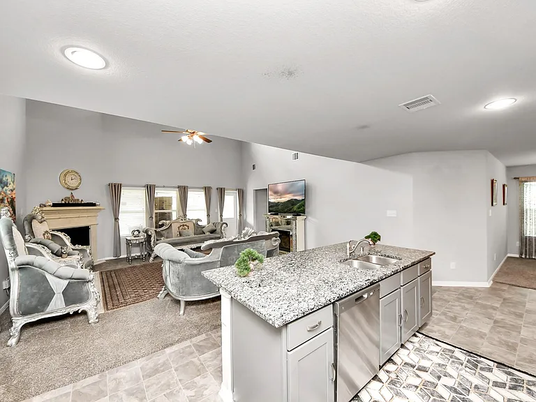 2918 Silverhorn Ln — Photo 18