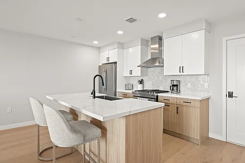 457 W Broadway Photo 1