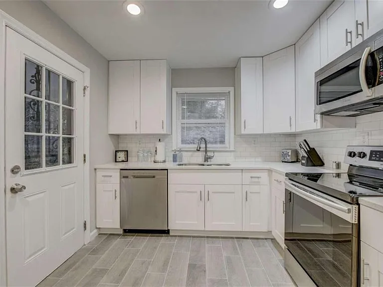 3041 Pasadena Dr — Photo 8