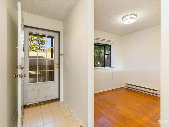 4th image of 23003 Lakeview Drive #203