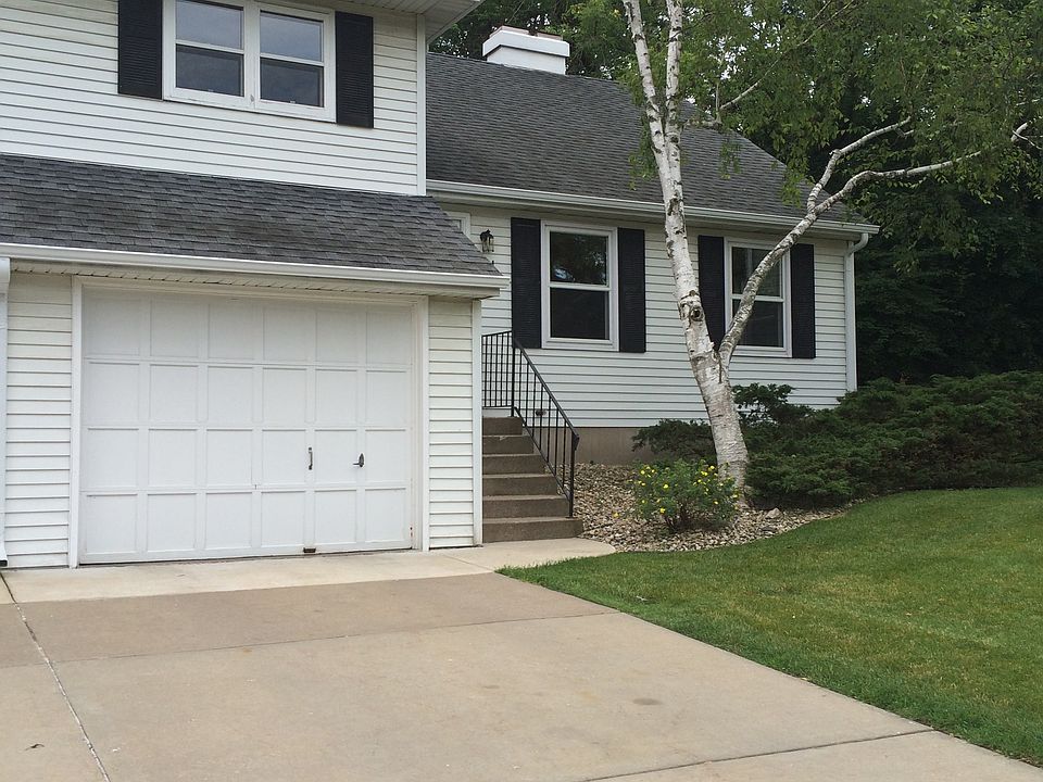 duplex home located on cul de sac