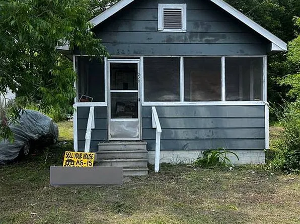 220 W Virgil St, Whiteville, NC 28472