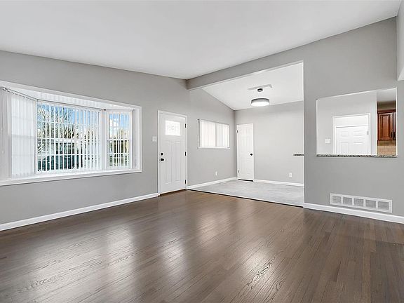 4th image of 255 Francisca Dr