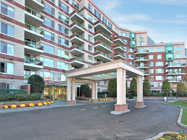 100 Hilton Avenue #M3, Garden City, NY 11530